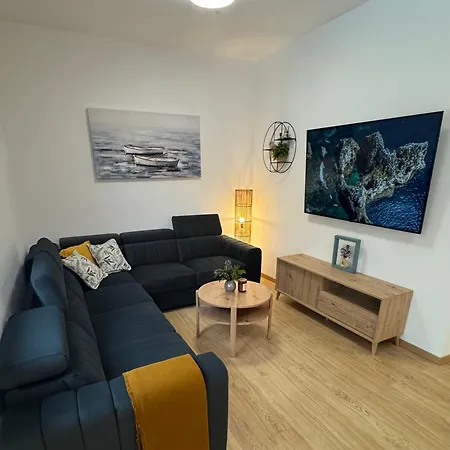 House Vida 度假居 Zadvarje